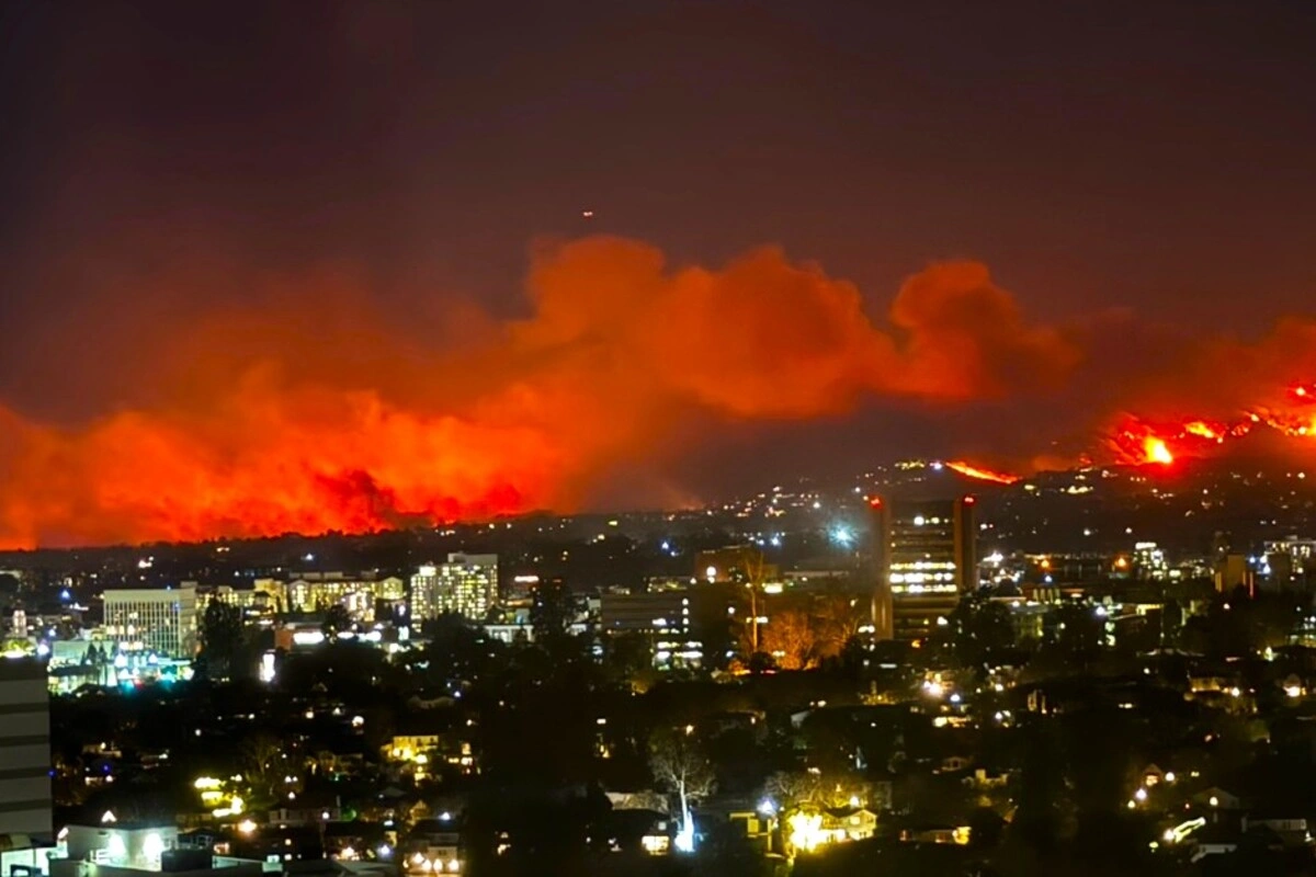 Five Dead, 100,000 Asked To Evacuate As Wildfires Rage In Los Angeles ...