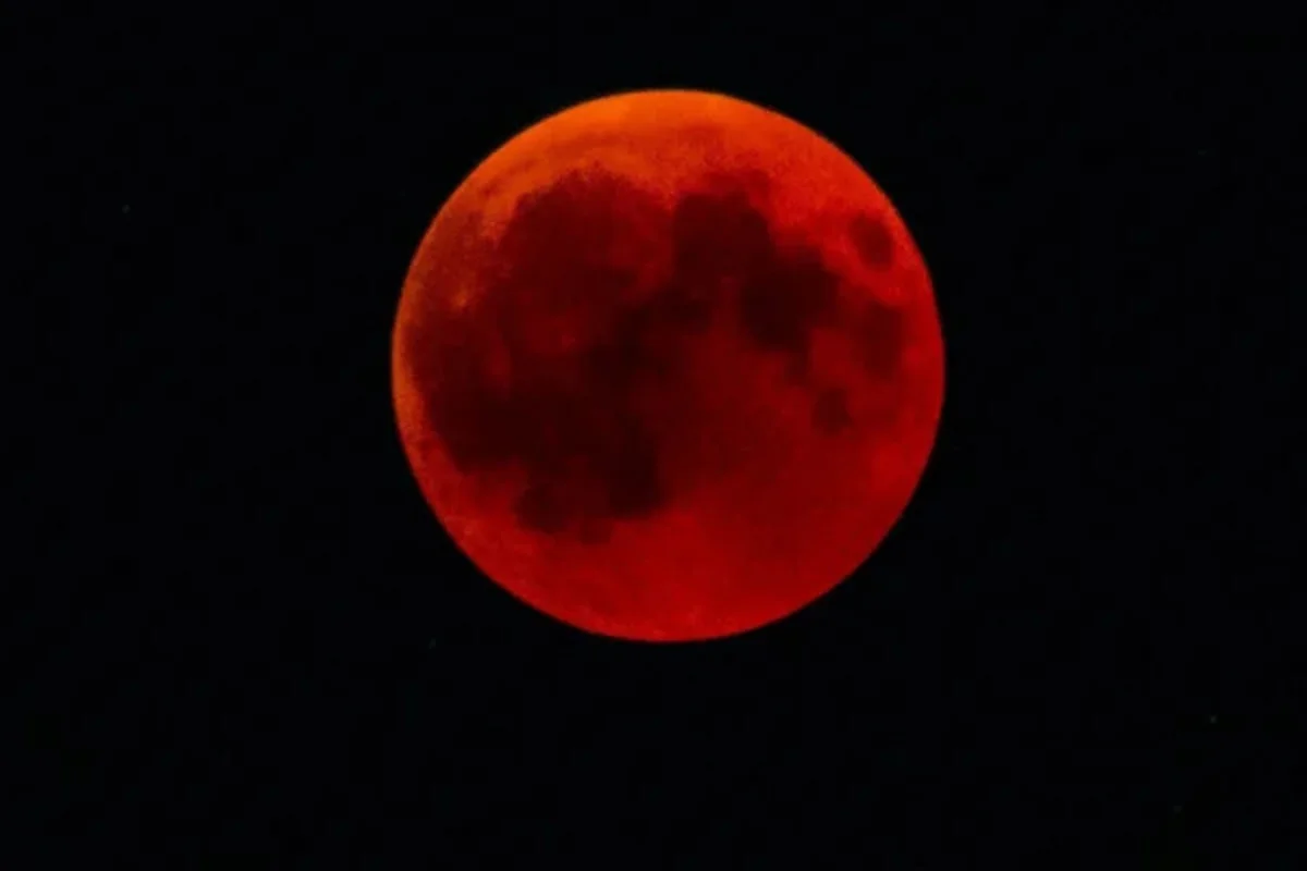 Total Lunar Eclipse Tonight: How to See the Blood Moon in India