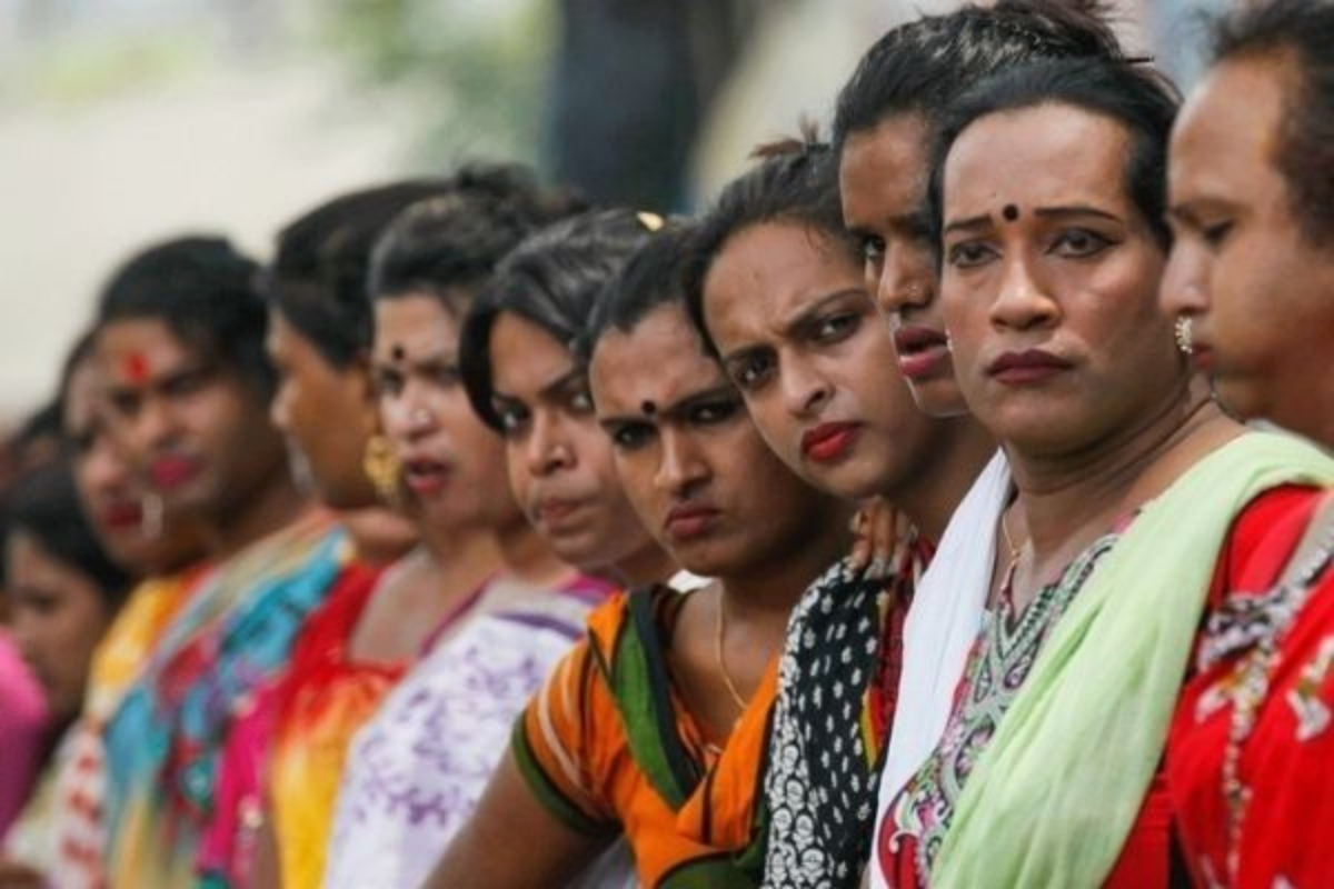Индусы азиаты. Хиджра Каста неприкасаемых. Хиджра третий пол в Индии. Хиджры в Индии трансгендеры. Каста неприкасаемых в Индии трансгендеров.