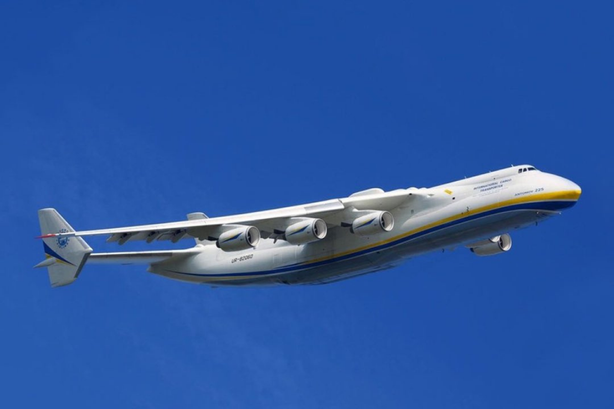 Самый большой самолет в мире ан-225 мрия. Большой самолет в мире мрия. Ан-225 мрия кабина. Большой самолет в мире мрия. Ан-225 мрия кабина.