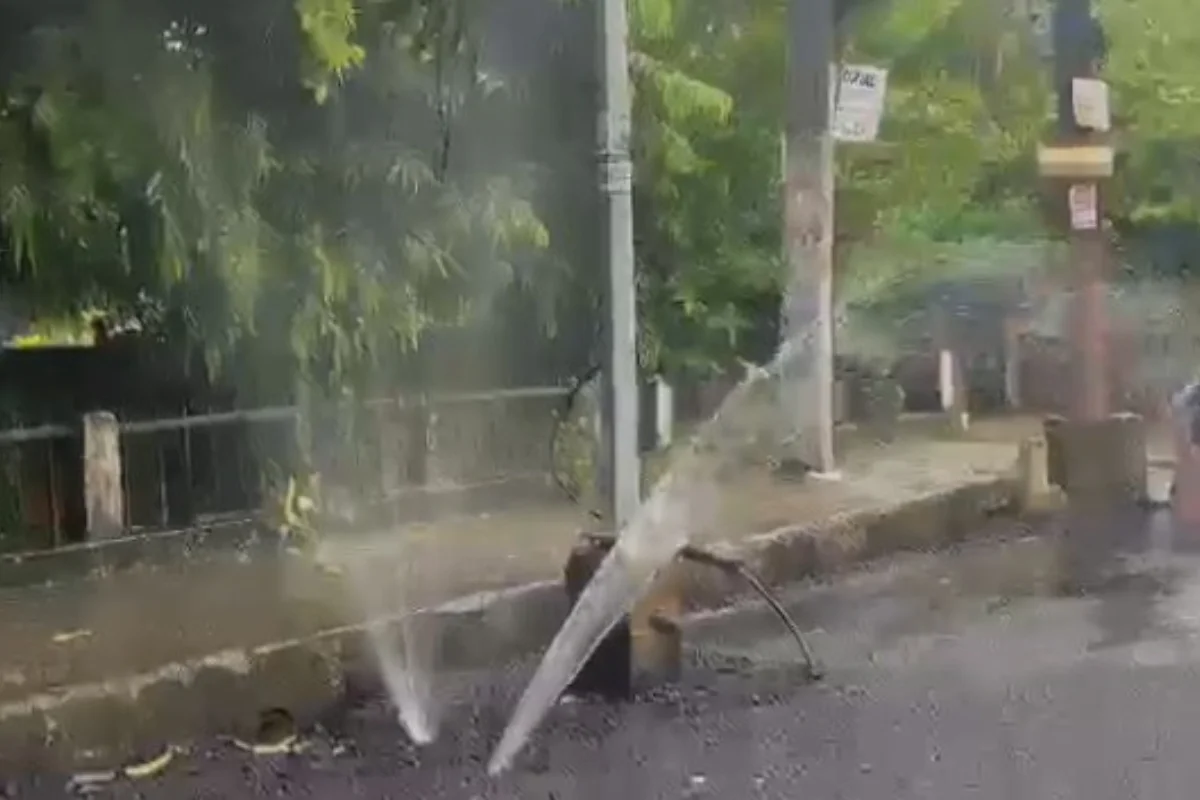 Guwahati Another Water Pipeline Leakage Incident At Geetanagar